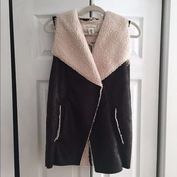H&M Jackets & Blazers - H&M Sherpa Lined Vest